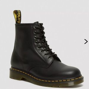 1460 original black Dr. Martens boots size 5 like brand new worn once.